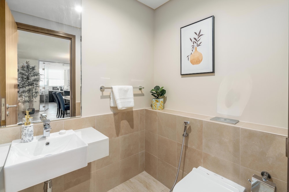 Whitesage - Super Spacious Apt with Dubai Garden Glow Views