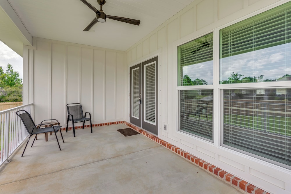Modern Family Home w/ Spacious Yard in Milton