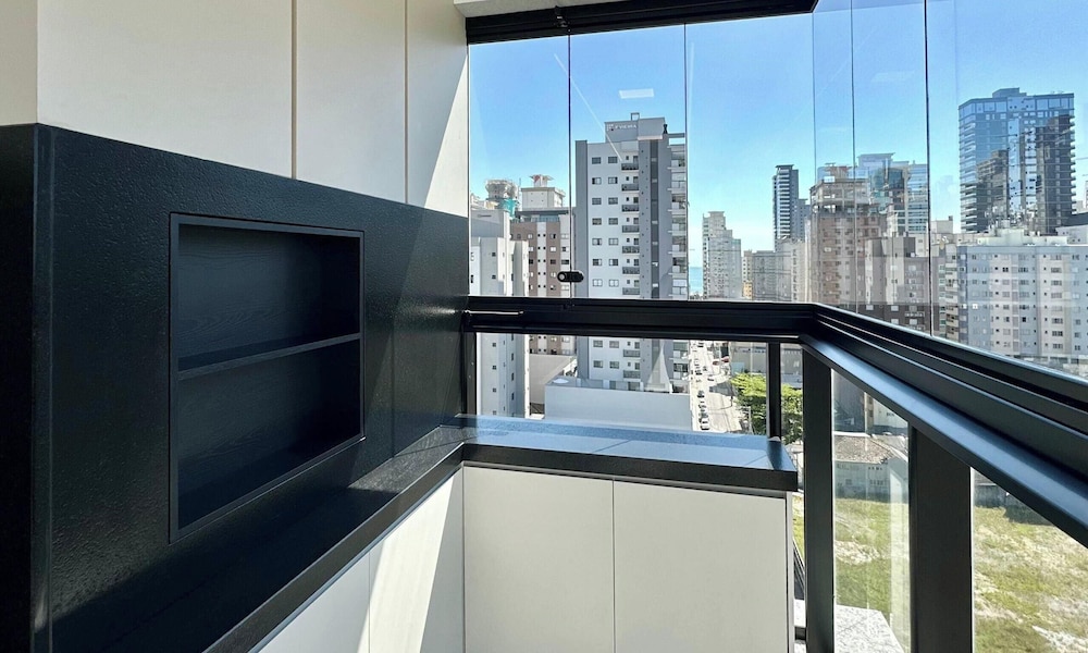 Apt w/ Gourmet Balcony 700m From the Beach Bon1101
