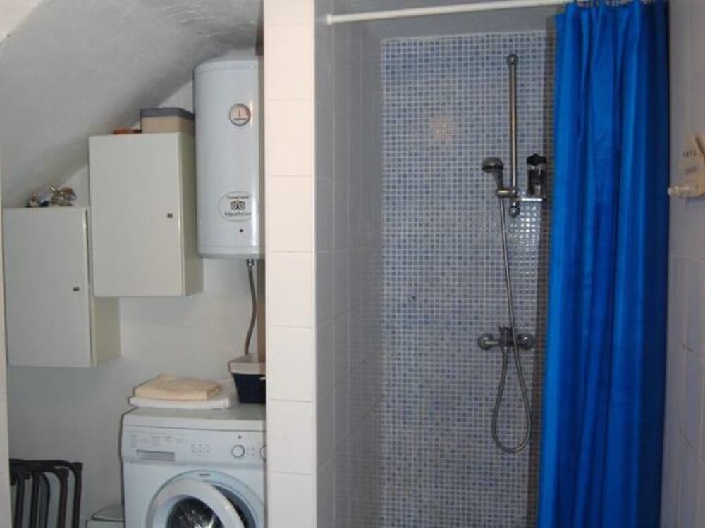 Charming Holiday House Antique, Sleeps 7 view 5