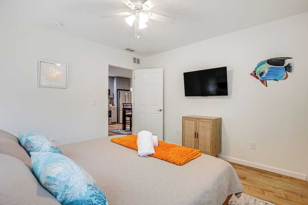 Walk to Beach: Getaway w/ Fire Pit in St Augustine