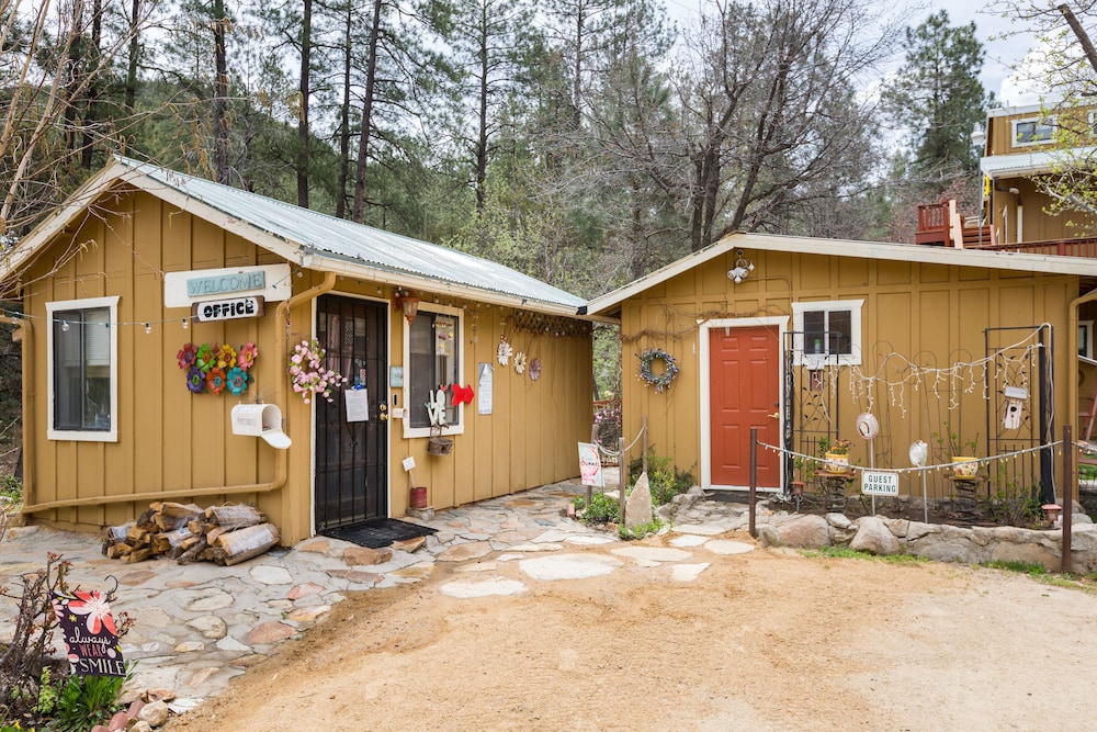 Crown King Cabins Suites and Bunkhouse view 2