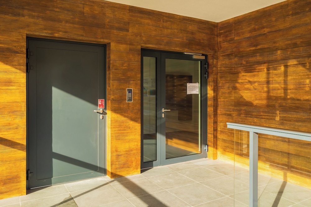 Beachside Apartment by Renters