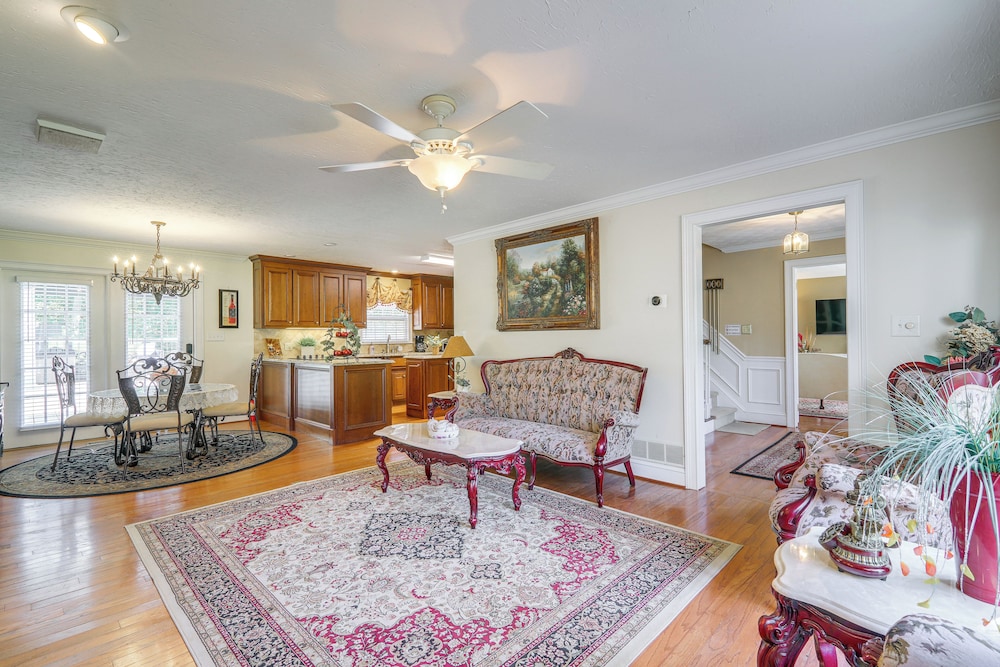 Game Room + Pond: Spacious Gainesville Getaway!