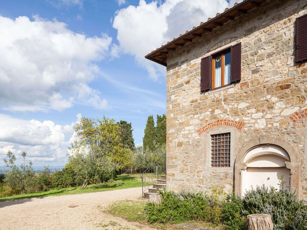 Rustic Getaway in Tuscan Hills view 2