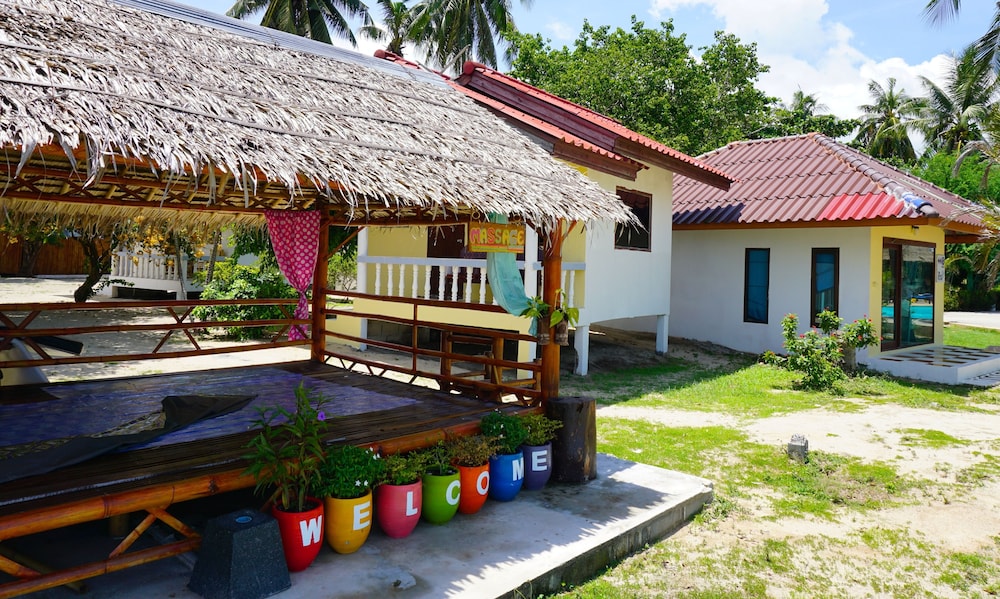 The Beach Village - Hostel