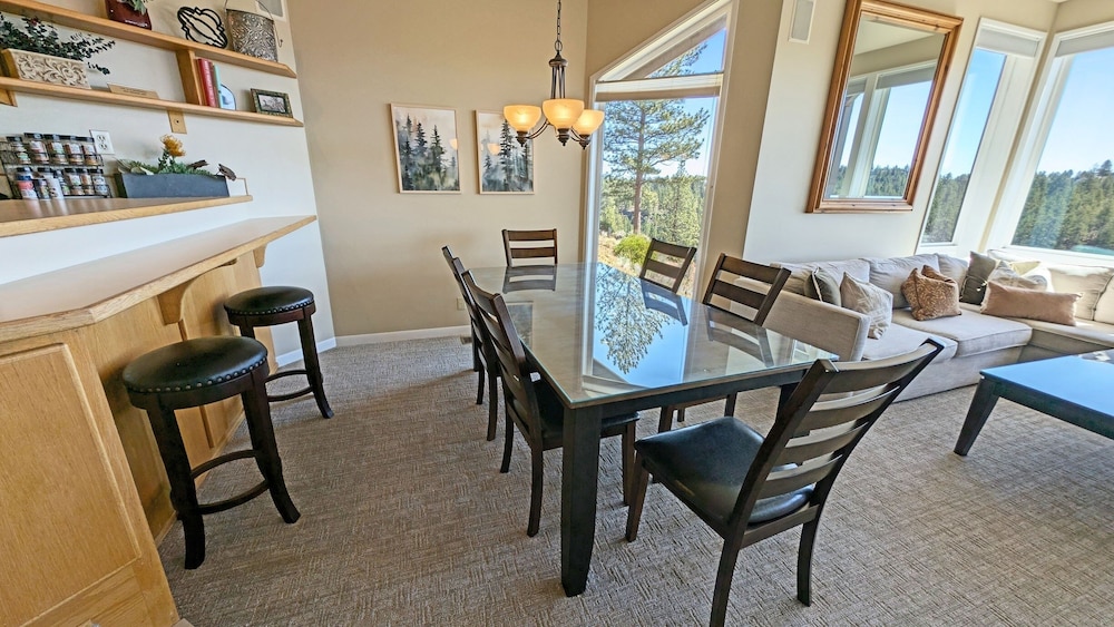 Mt Bachelor Village 328 2 Bedroom Condo