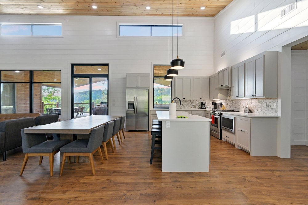 Luxury Retreat in Broken Bow