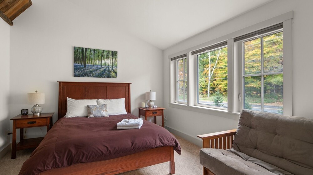 Mad House Rentals 10 Bedroom Lodge by RedAwning view 5