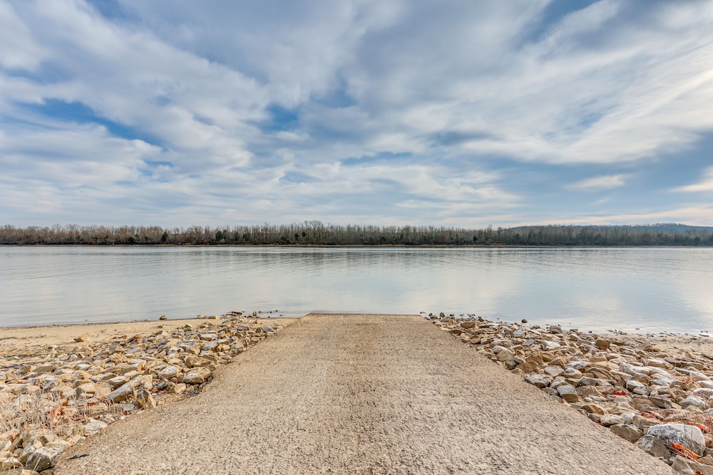 Brodies Landing Cottage ~ Half Mi to Lick Creek! view 2