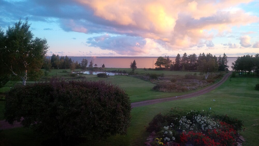 Amherst Shore Country Inn
