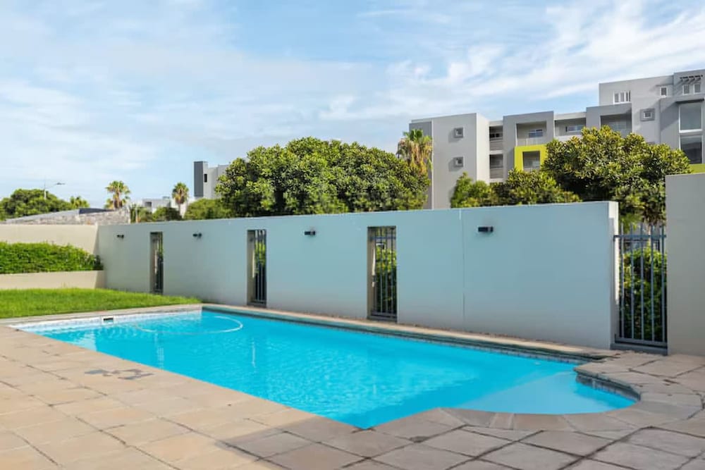 Modern 2 Bed Century City Apartment Pool Braai