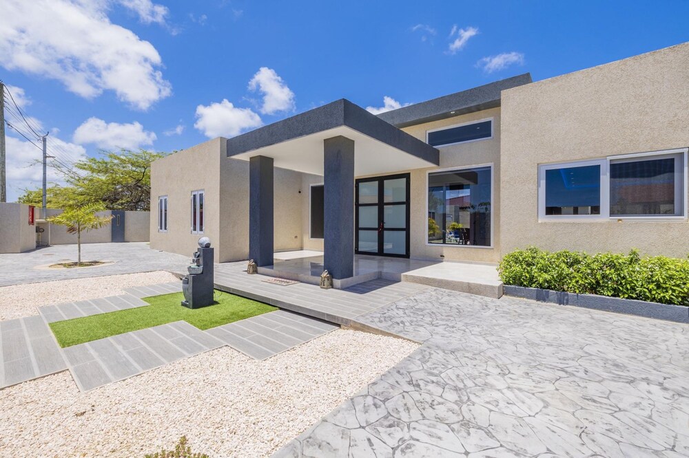 NEW 5br5ba w Private Pool Puttputt Close2beach