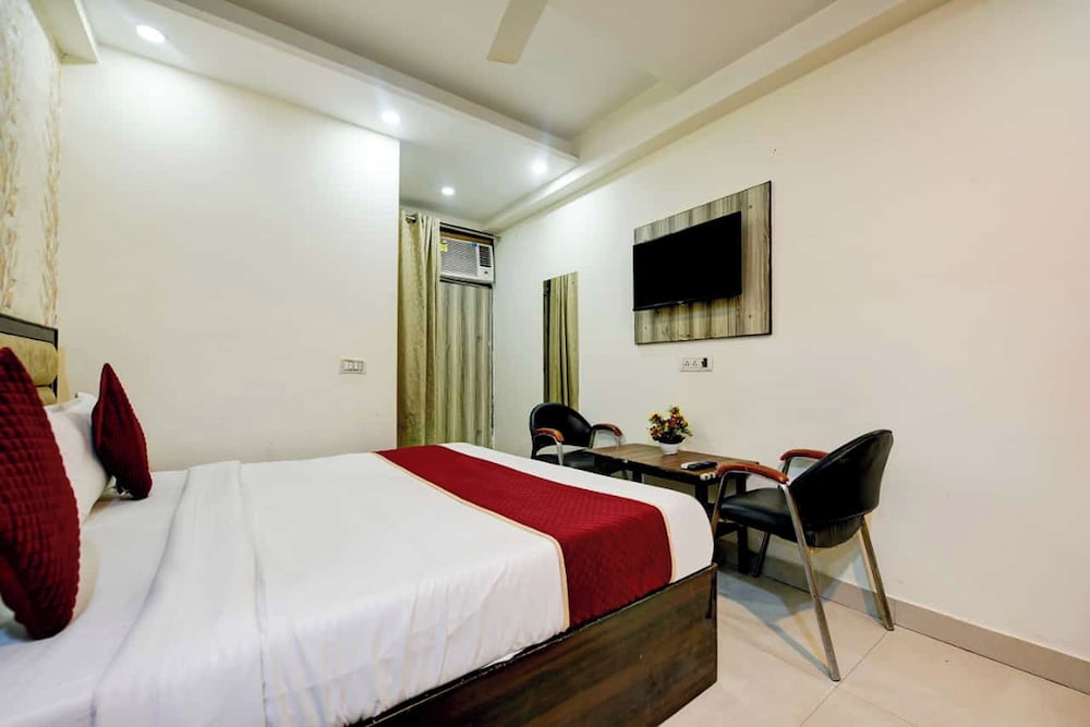 Hotel Lookout Stay Delhi IGI Airport