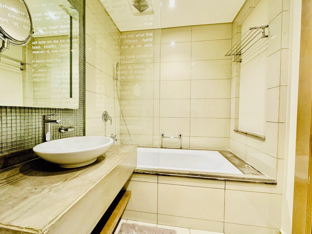 Venduras Cozy 3BR at Damac Tower