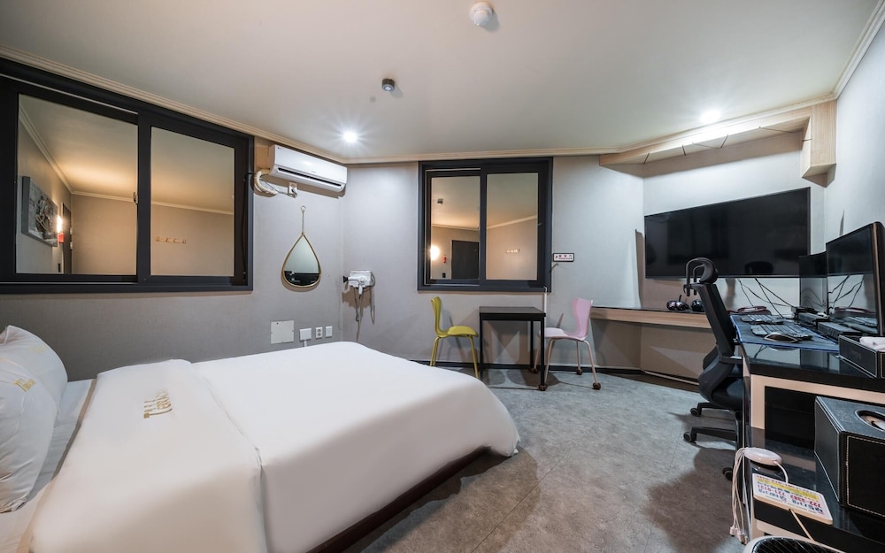 hotel room