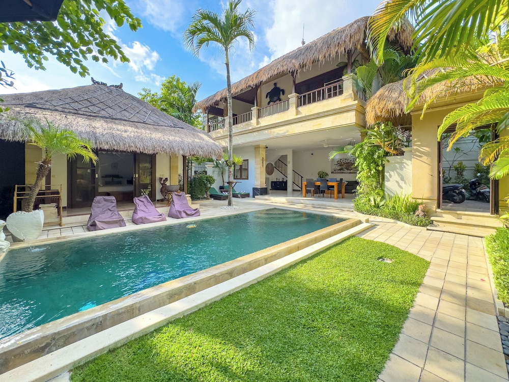 Villa Bugis Kayu Aya Seminyak