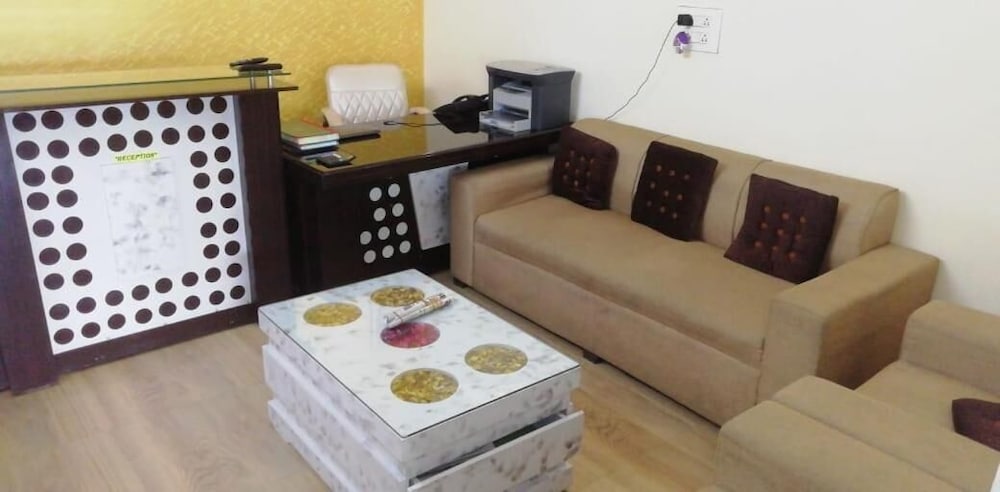 Lobby & Reception