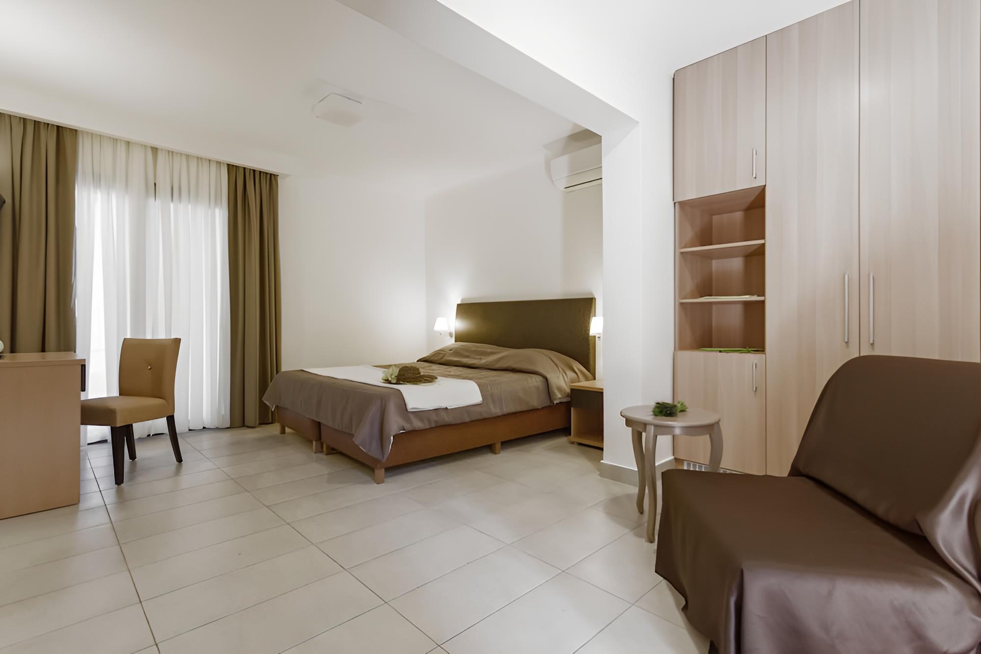 Lagomandra Beach Hotel