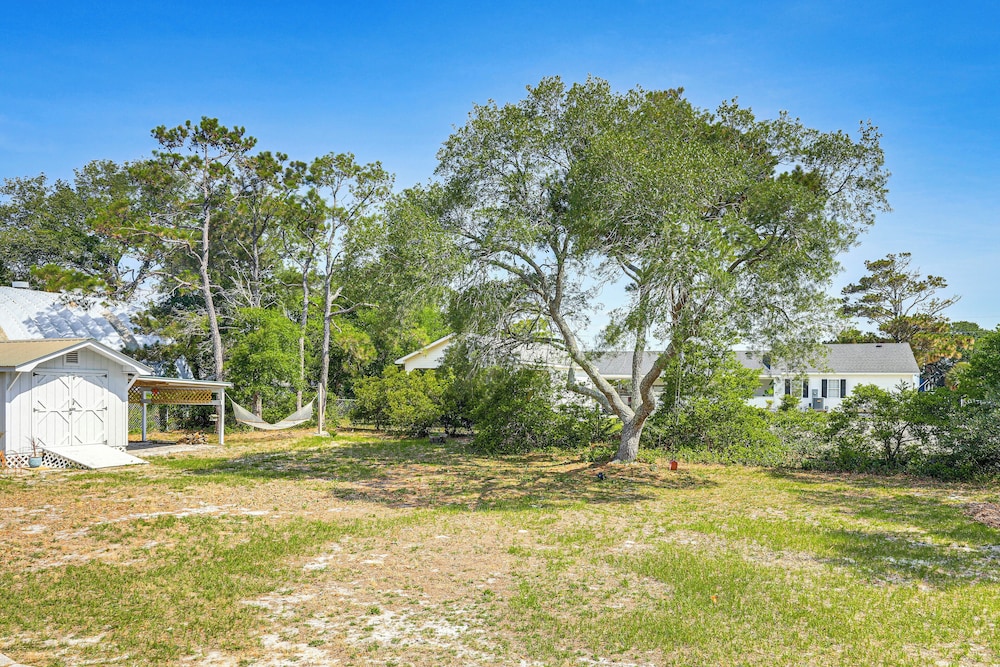 2 Blocks to Crystal Coast: Family-friendly Retreat