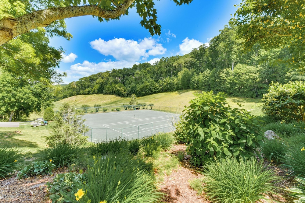 Play Golf & Tennis: Family Escape in Cashiers!