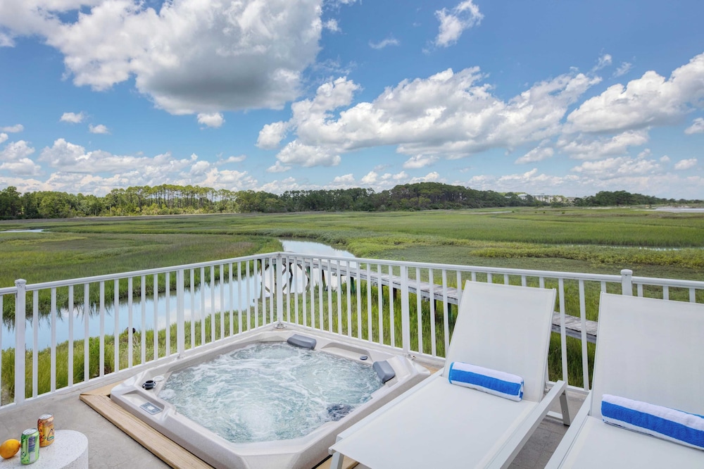 Sleeps 38 2 Homes, Steps to the Beach, Private Pool + Hottub, Game Room, Views