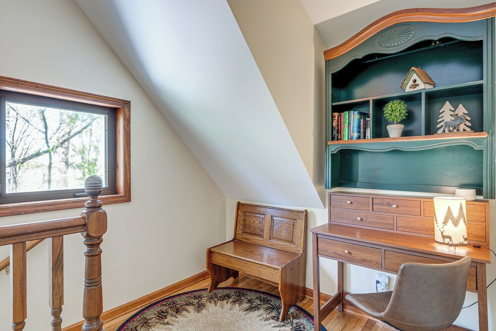 Charming Cottage: Steps to Lake Wandawega!