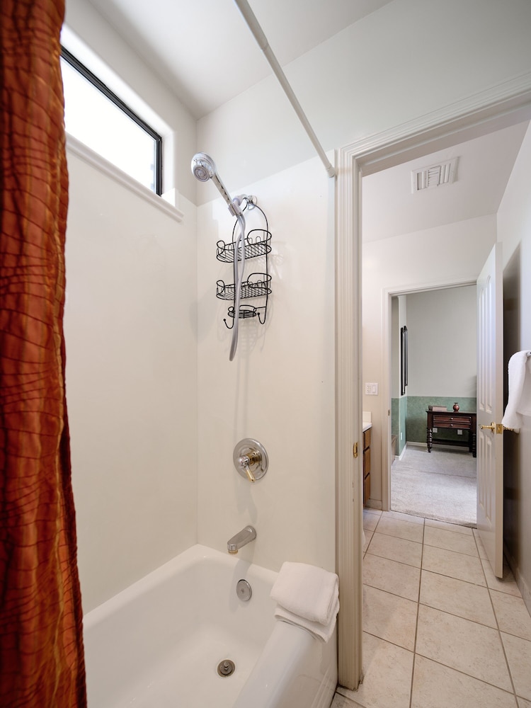 Valley View Villa - Private Pool - Hidden Bedroom