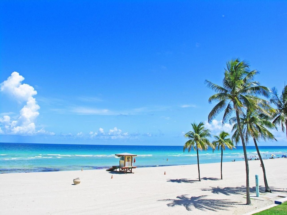 Gorgeous Gem, Walk From the Ocean!! - Image 4