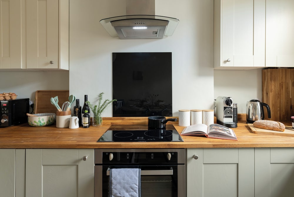 Leaf Cottage I By Huluki Sussex Stays