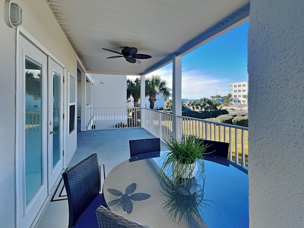 Pavilion Palms #103b