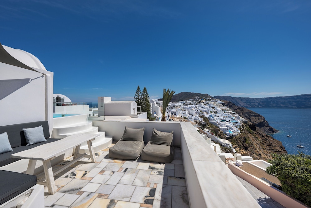 ArmonOia Suites