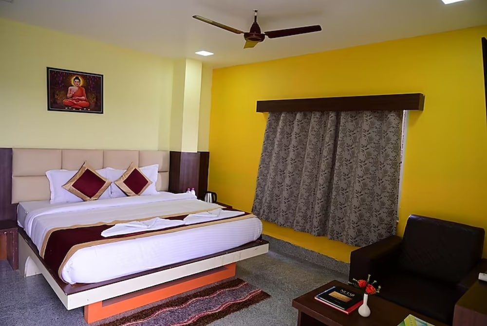 Goroomgo Hotel Coral Suites Puri view 3