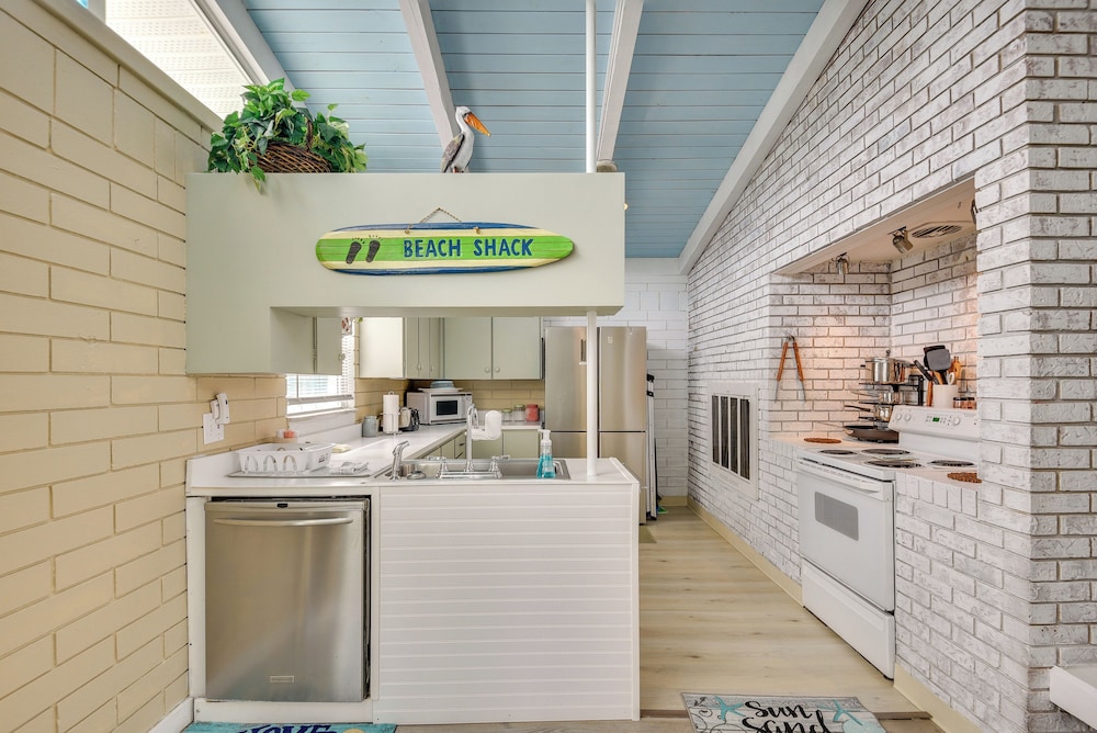 Ormond Beach Home w/ Pool - Walk to Ocean!