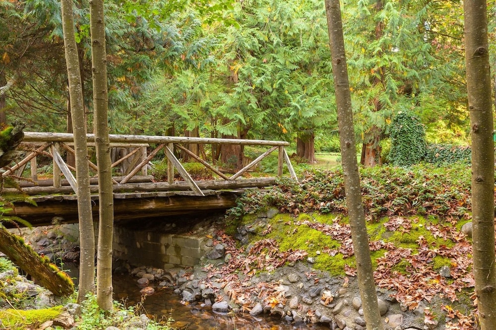 Creekside B & B