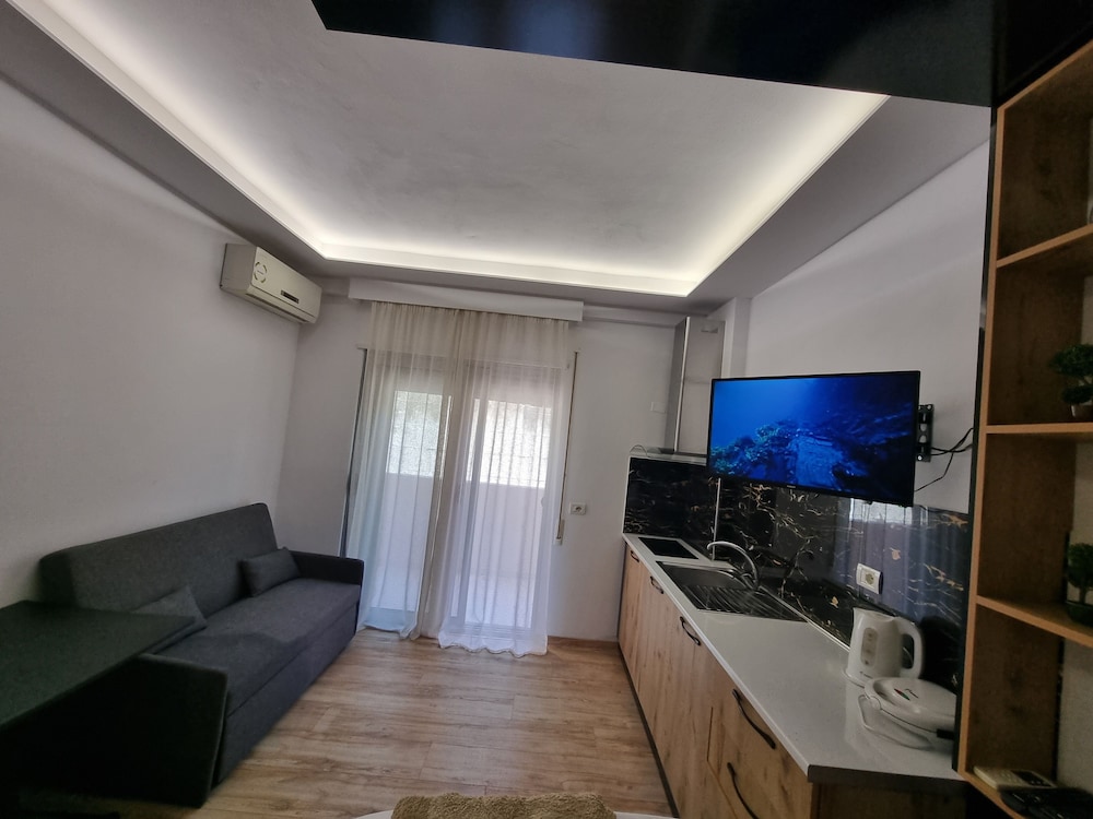 Teo's Deluxe Studios