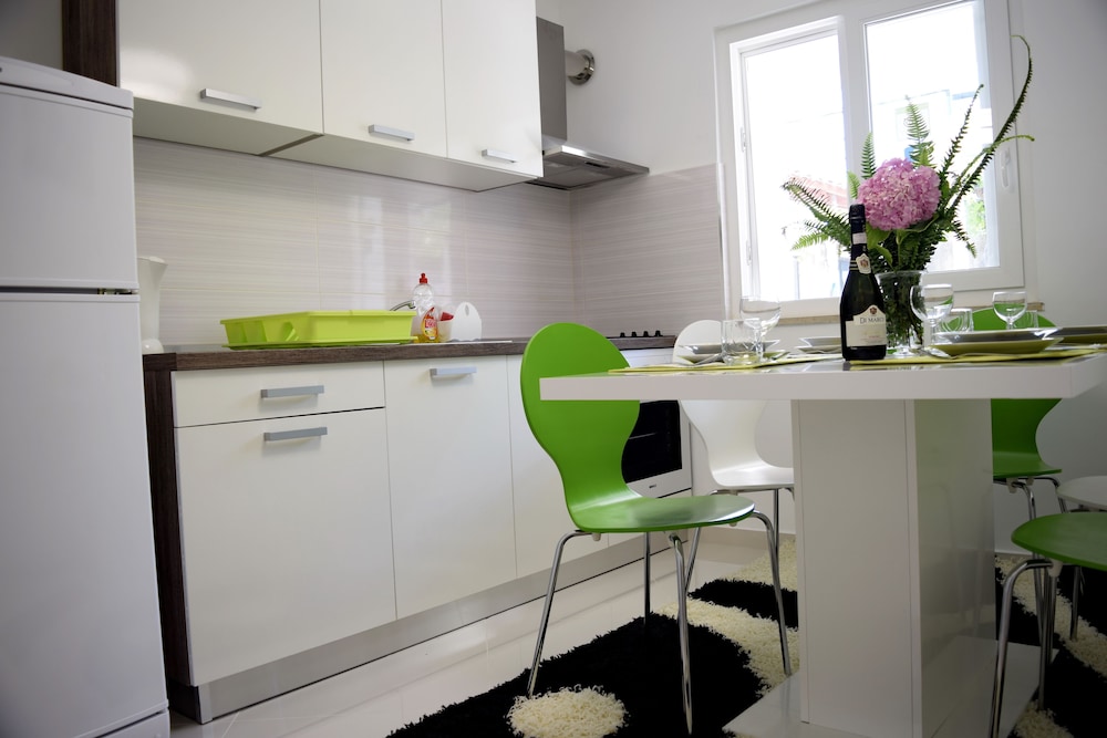 Jele Rooms