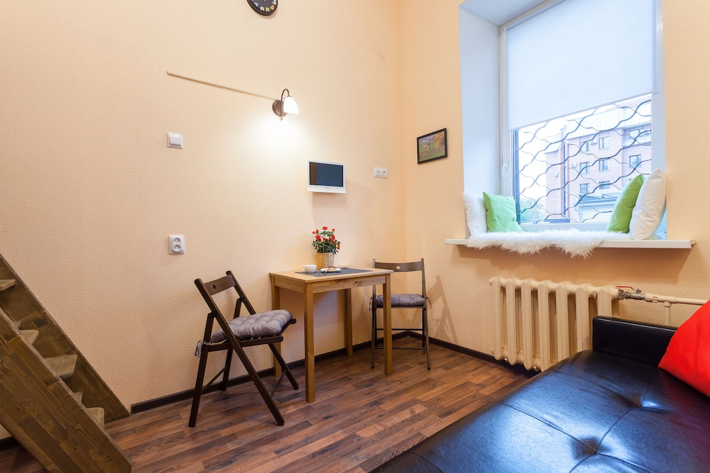 Guests love California on Chernyakhovskogo