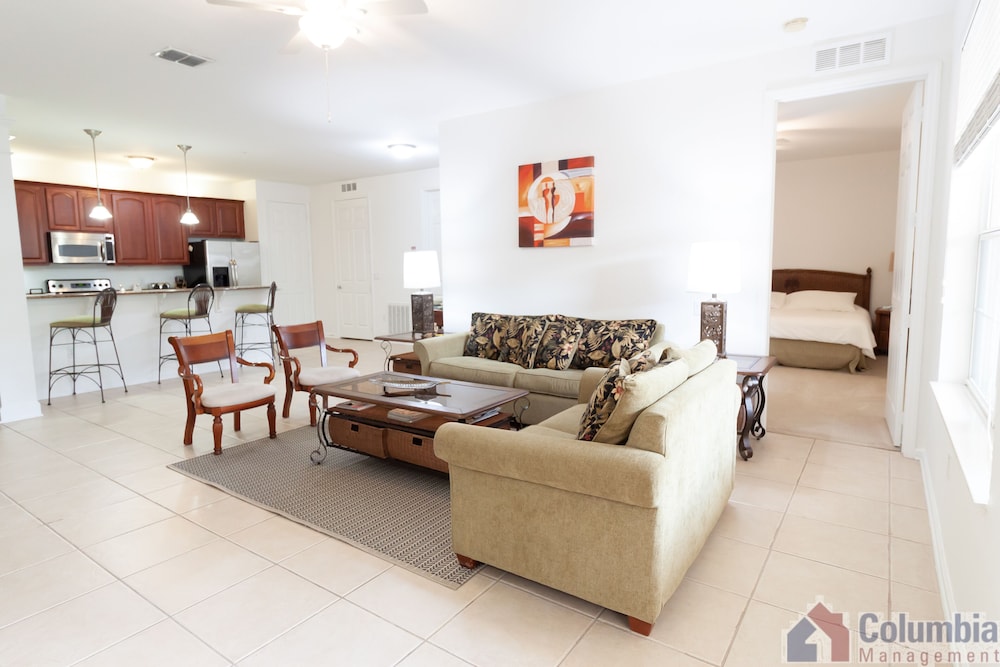 Summerville Vacation Homes by Columbia Management