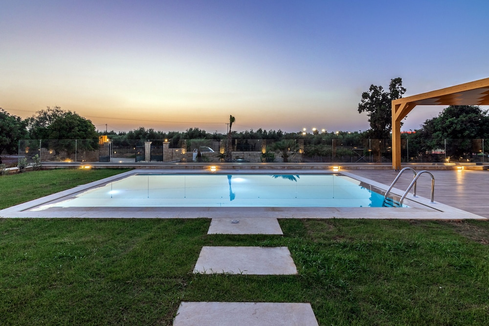 Sandi Villa