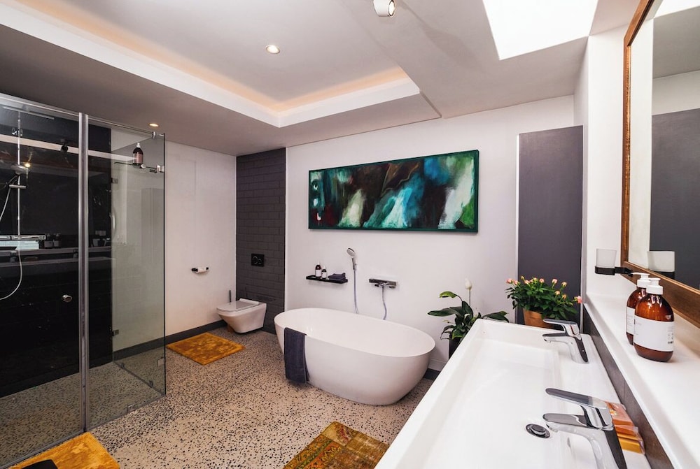 Boutique Ocean Views incorporating Wend