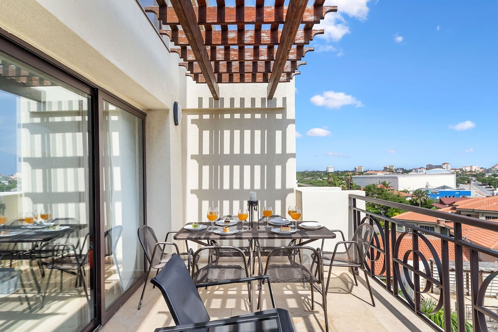 Palm Aruba Condos