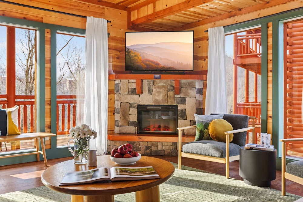 Boulder Ridge Cabin Indoor Pool Home Theater and Games Newly Redesigned