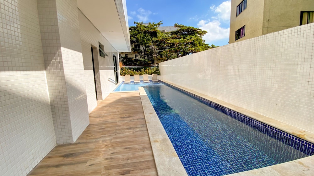 Apto c Varanda Piscina e Sal o de Jogos