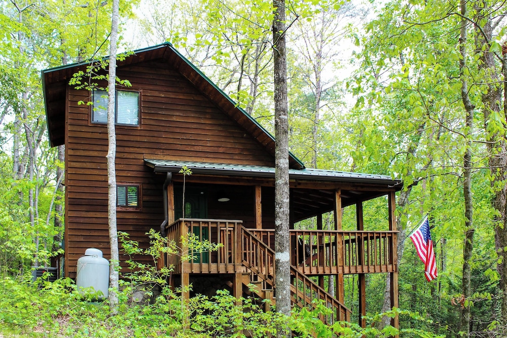 Sautee Nacoochee Mtn Paradise w/ Spacious Deck!