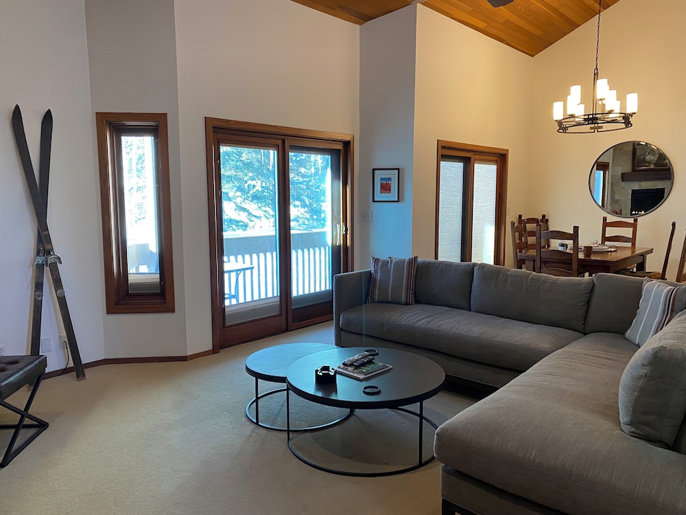 Lakeside by Luxury Mountain Destinations