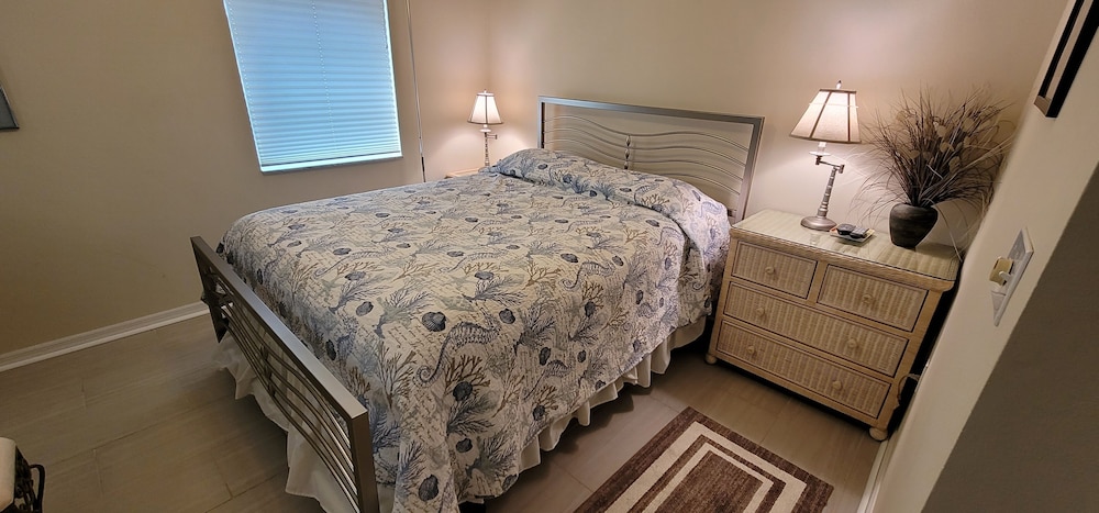 232 S Harbor Dr - Island Bay 3 Bedroom Home by RedAwning view 5
