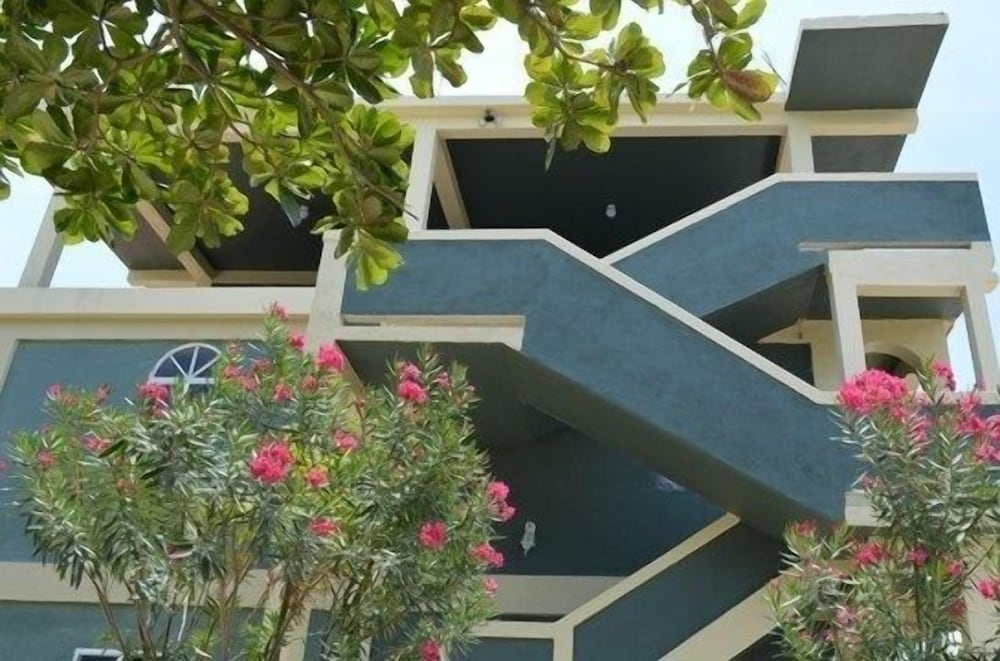 Sea Pearl Vacation Suites