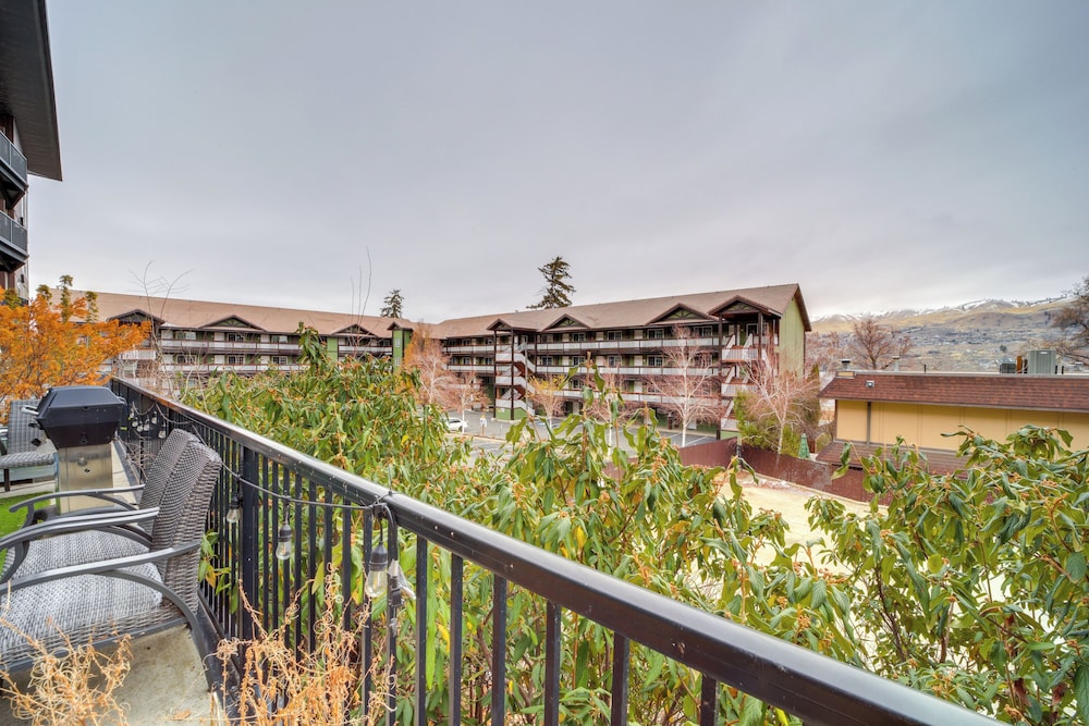Walk to Lake Chelan: Condo w/ Pool Access