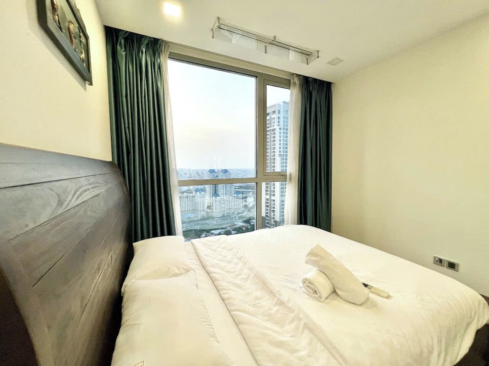 Apartment Landmark 81 by Urban Home